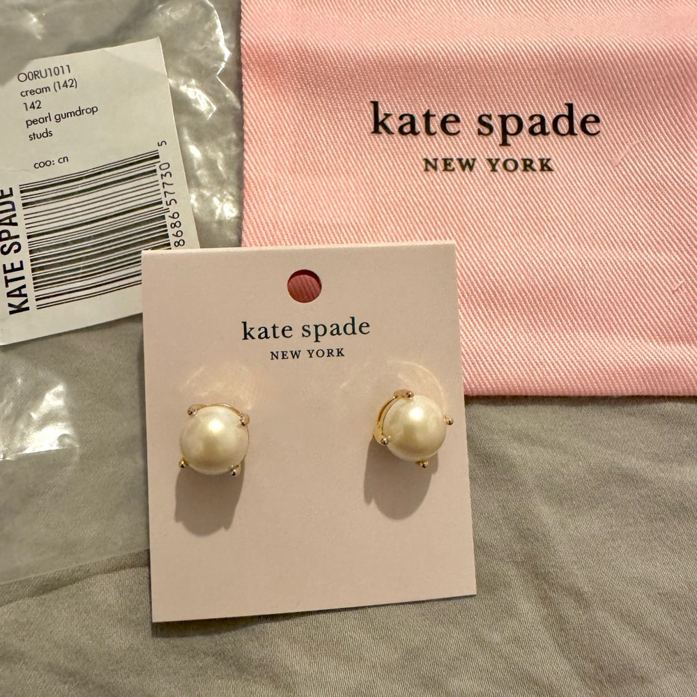 Kate Spade Pearl Gumdrop Stud Earrings NWT & Bag